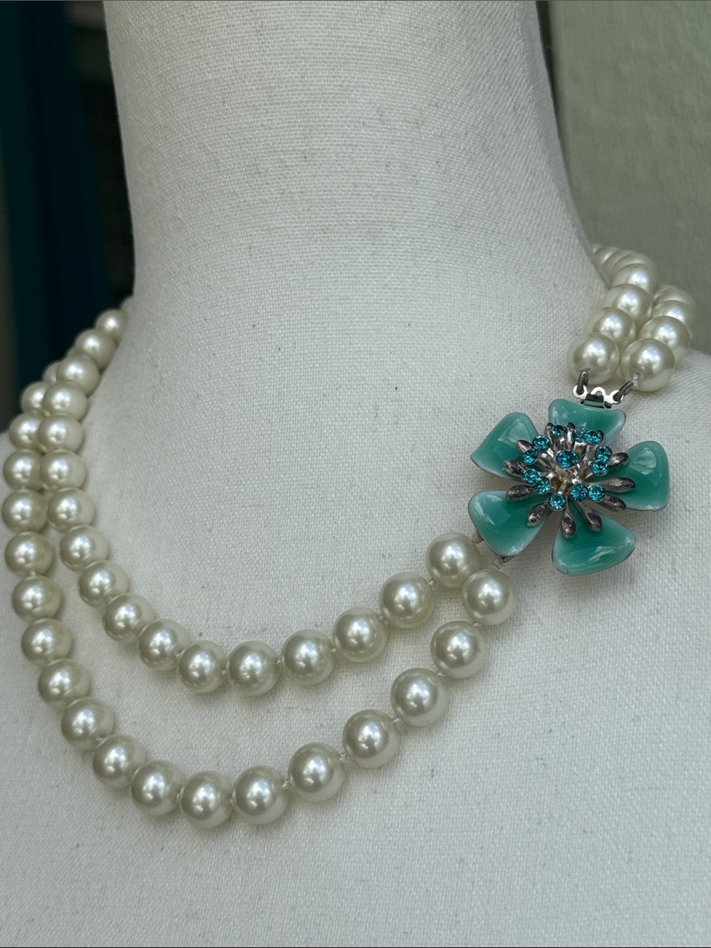 Vintage faux pearl double strand necklace - Picture 3 of 5